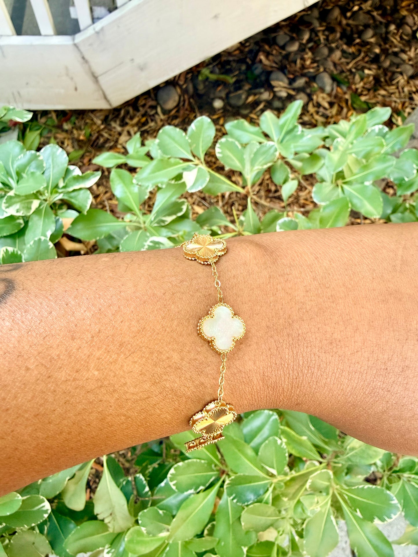 Ivory Luxe Clover Drip Bracelet